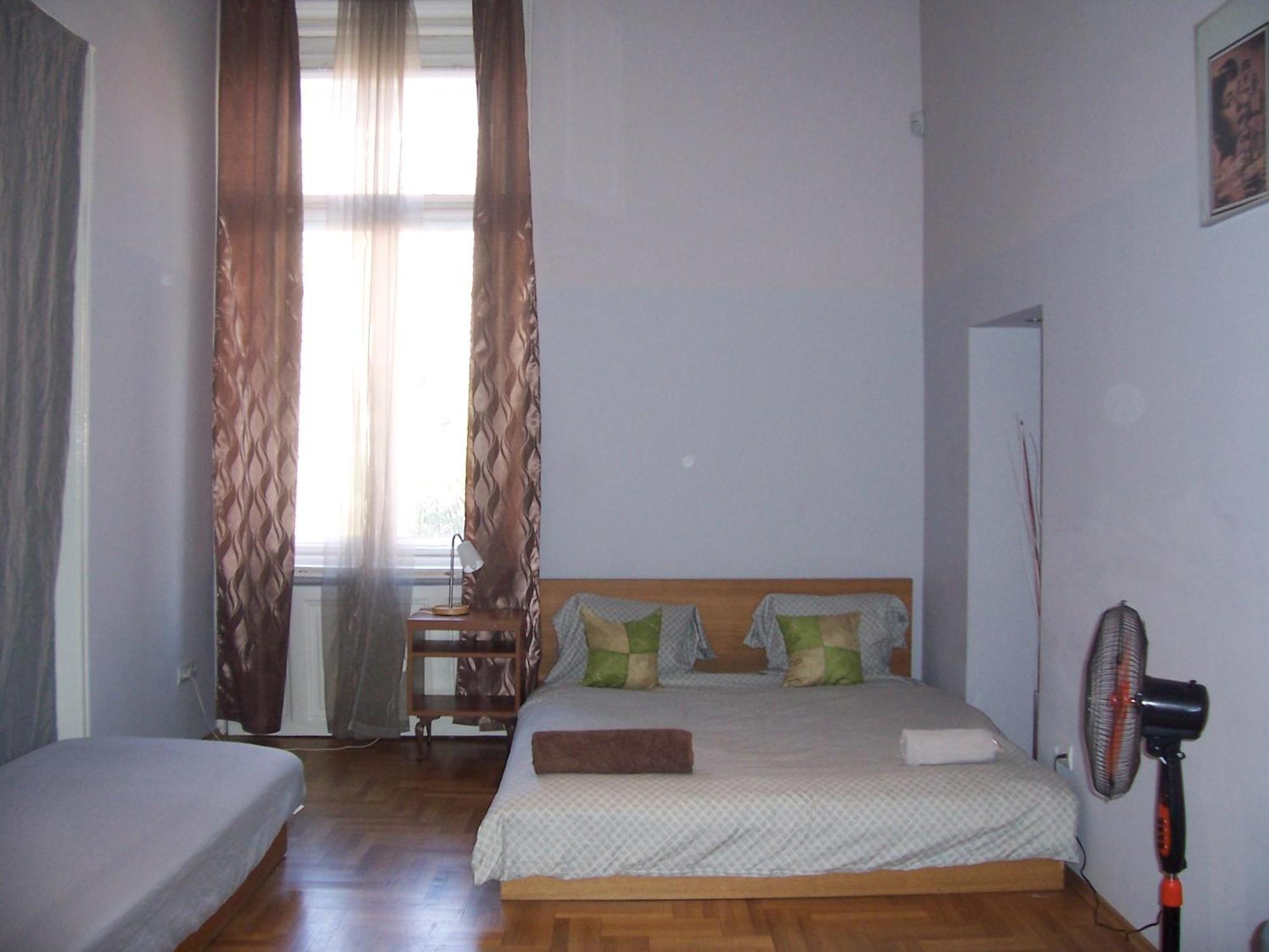 T & E Apartment Budapest Luaran gambar